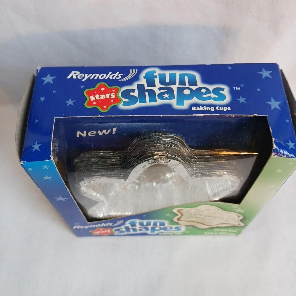 Reynolds Star Foil Baking Cups 24 Count New